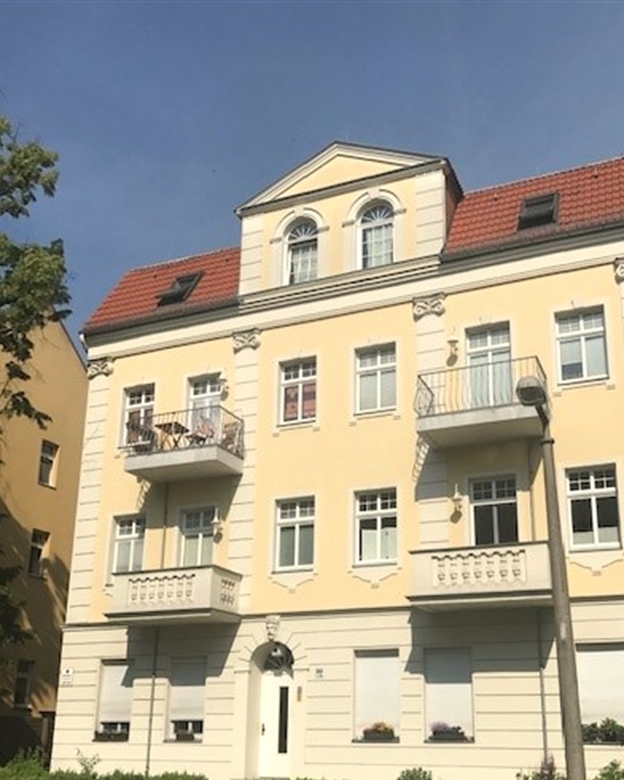Hochwertiger Eingangsbereich eines modernen Berliner Objekts – Vermittlung und Vermarktung durch IPA Immobilienpartner